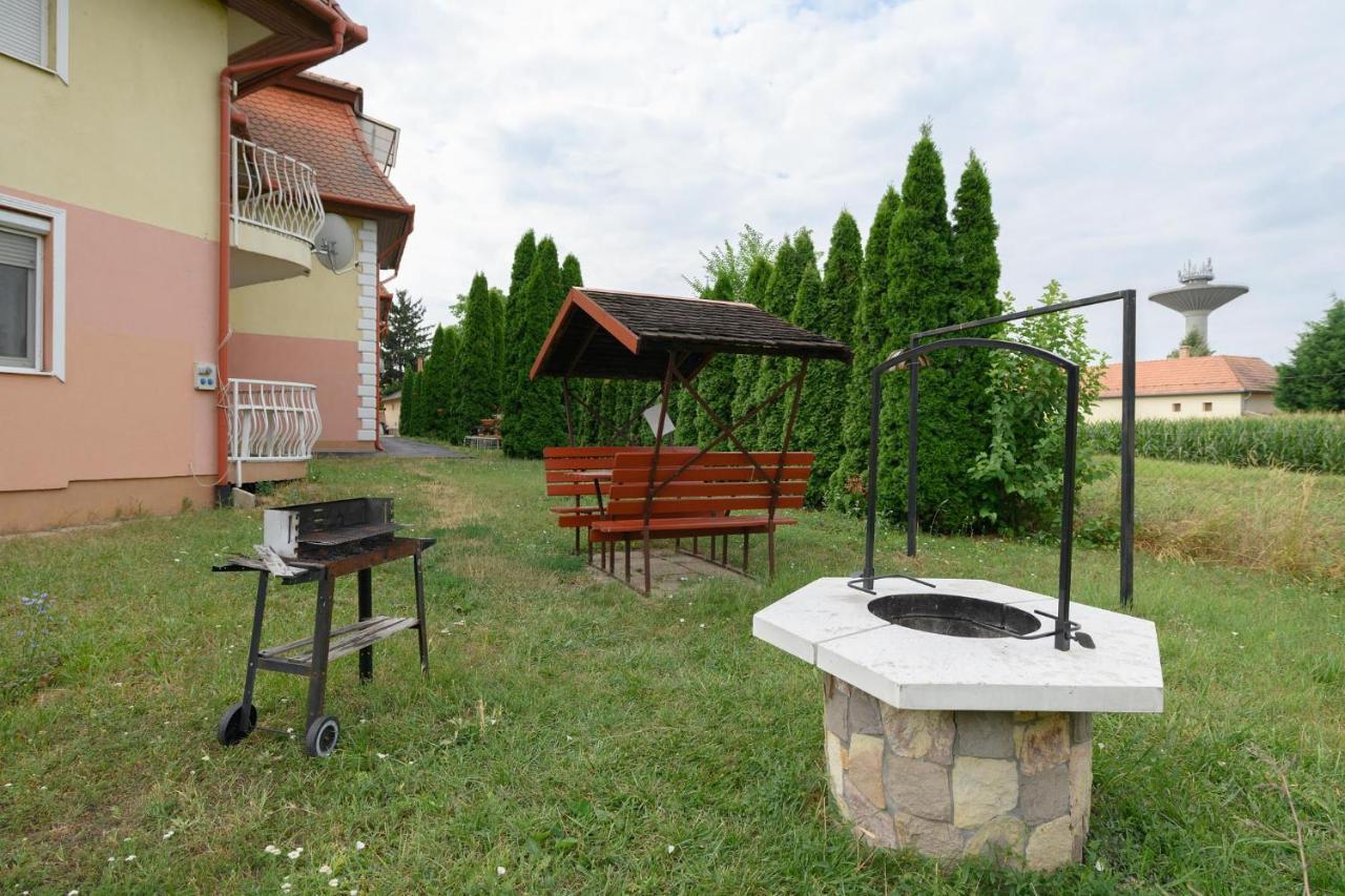 Apartamento ART Éden Hajdúszoboszló Exterior foto